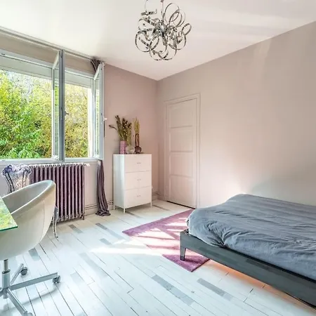 Charmante Maison De Pour 17 Voyageurs Paris